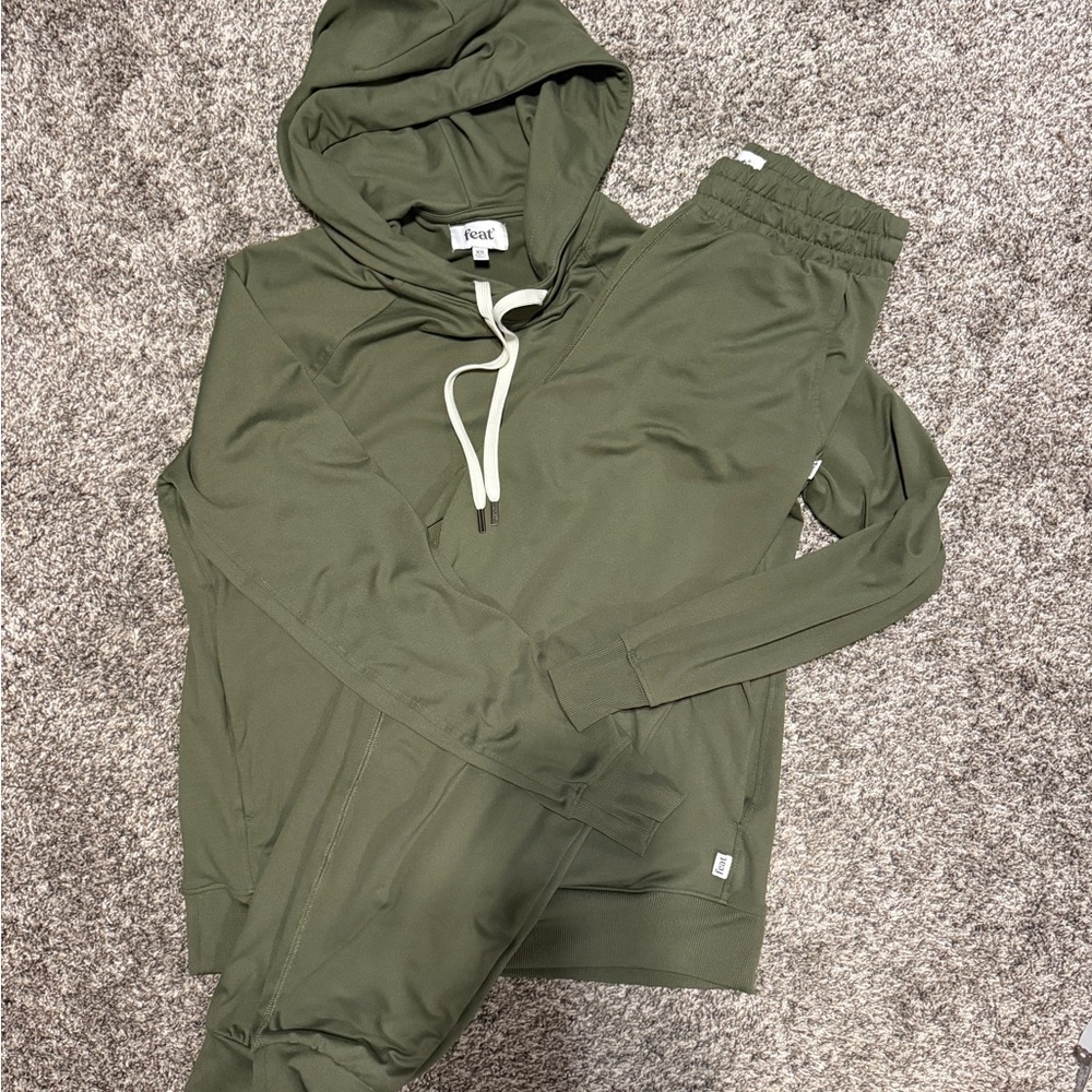 feat Olive Green travel set sweatpants sweatshirt